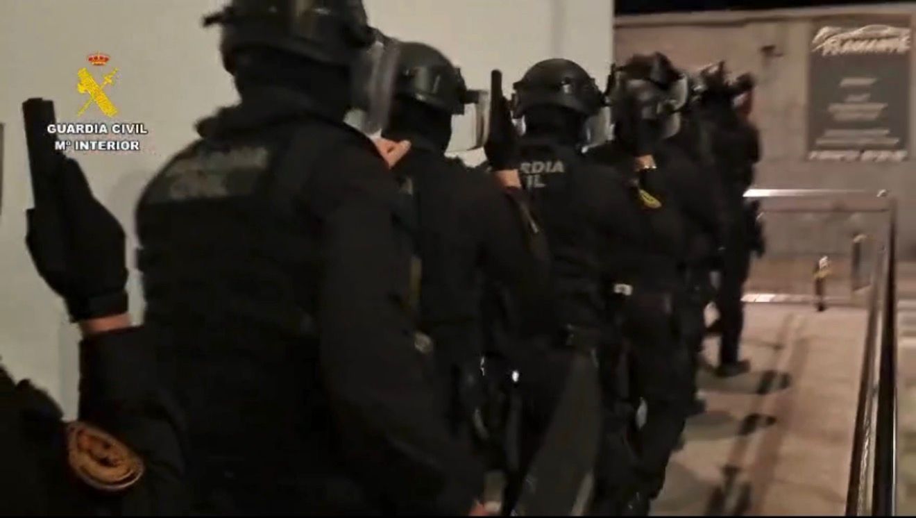 Un “vuelco” de narcos digno de película en la A-381: persecución, tiroteos y un herido de bala