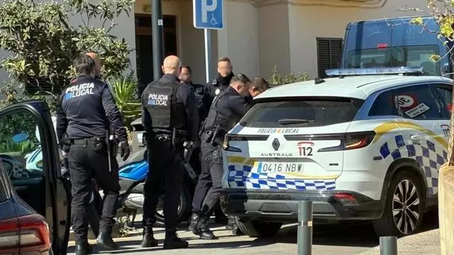 Un hombre irrumpe en una vivienda en Ibiza en estado violento y obliga a intervenir a la Policía