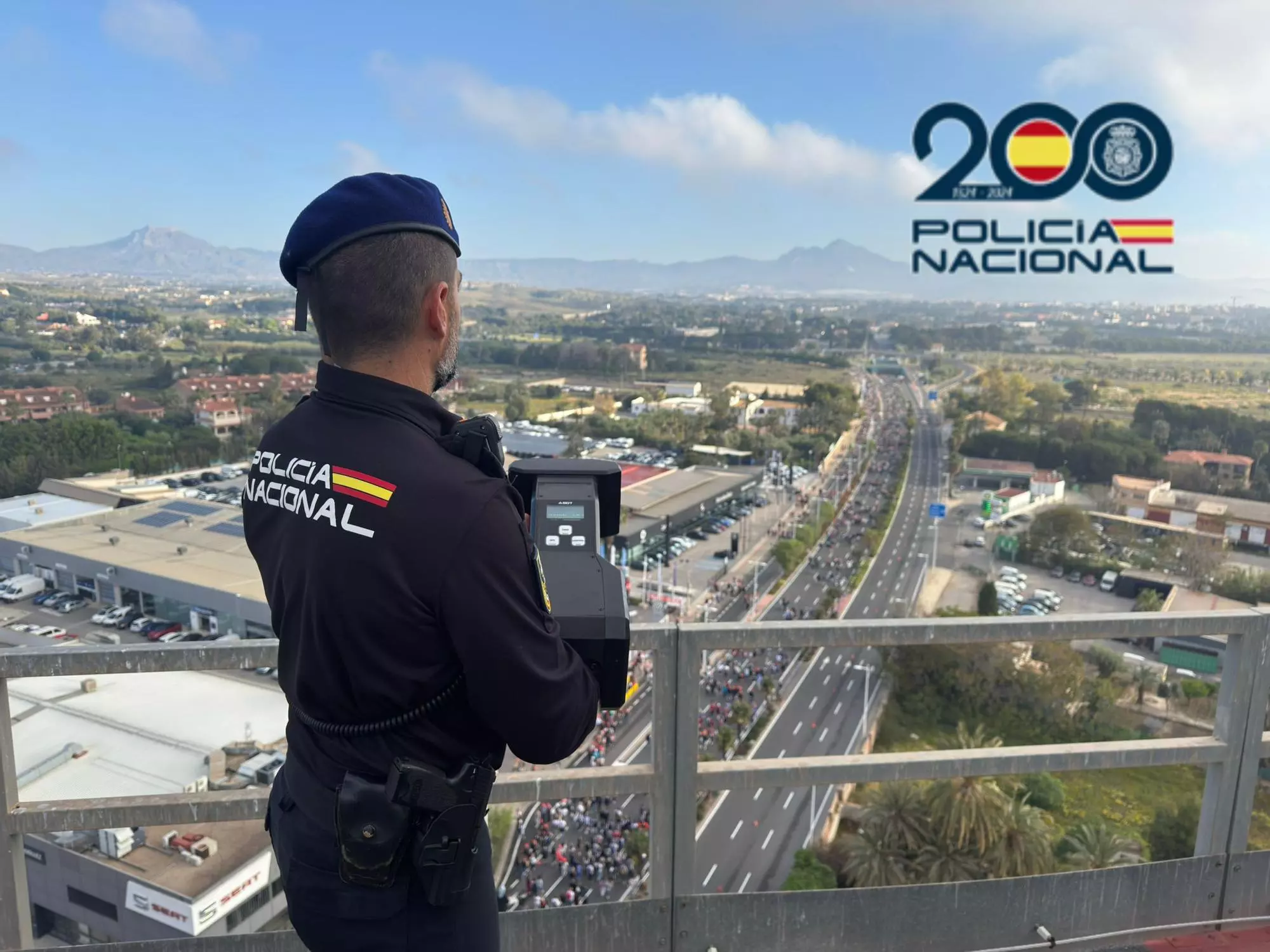 UN DRON DE LA POLICÍA SALVA A UNA NIÑA PERDIDA EN LA ROMERÍA DE LA SANTA FAZ