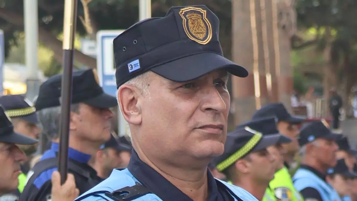 POLICÍAS EVITAN UNA AGRESIÓN SEXUAL Y SALVAN DOS VIDAS EN LAS PALMAS: RECONOCIMIENTO A VARIOS AGENTES