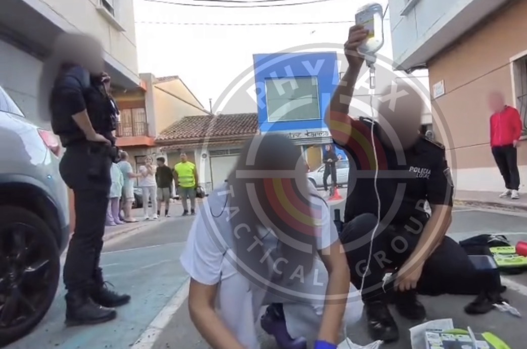 Guardia Civil, Policía Local, sanitarios y Bomberos salvan la vida de un hombre tras un grave accidente en Alginet